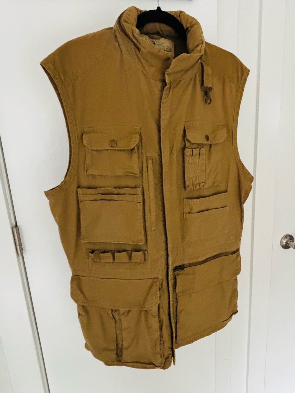 Vintage Banana Republic Men's Safari Utility Vest with convertible hood size Med